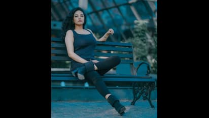 பாலியல் கொடுமை; நடிகை சனம் ஷெட்டி கமிஷனர் அலுவலகத்தில் புகார்!