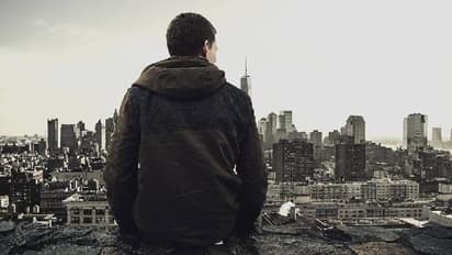 കാമുകിയെ 'ജോലി' ചെയ്യാൻ അനുവദിച്ചു, പ്രതിമാസ വരുമാനത്തിൽ നിന്ന് 'റോയൽറ്റി' ആവശ്യപ്പെട്ട് കാമുകൻ