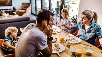 உறவுகளுக்கிடையே பிளவு.. வரவேற்பறையில் இந்த ஒரு பூவை வையுங்கள்..உங்கள் எதிரி கூட நண்பர்கள் ஆவார்..!!