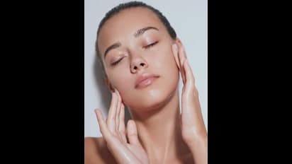 ரூ.1 கூட செலவில்லாமல் முகம் பளபளவென ஜொலிக்கும்.. தீபாவளிக்கு இந்த மாதிரி பண்ணுங்க!! 