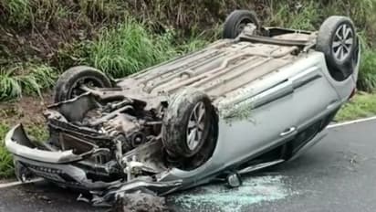 நத்தம் அருகே கார் கவிழ்ந்த விபத்தில் ஒருவர் பலி, 4 பேர் படுகாயம்