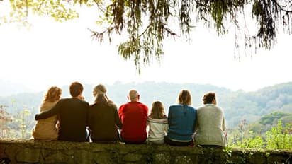 30 വയസുകാരിയായ മകളോട് അവളുടെ അച്ഛന്, അവളുടെ സഹോദരനാണെന്ന് എങ്ങനെ പറയുമെന്ന് ഉപദേശം തേടി ഒരമ്മ !