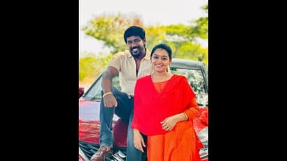 மகன் பிறந்து பல வருடங்கள் கழித்து... இரண்டாவது குழந்தைக்கு தாயாக போகும் சீரியல் நடிகை காயத்ரி யுவராஜ்! 