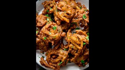 ಮಳೆಗಾಲದ ಸಂಜೆ ಬಿಸಿ ಬಿಸಿ ಚಹಾದ ಜೊತೆ ಈ ಸ್ನ್ಯಾಕ್ಸ್ ತಿನ್ನೋದನ್ನು ಮಿಸ್ ಮಾಡ್ಲೇಬೇಡಿ