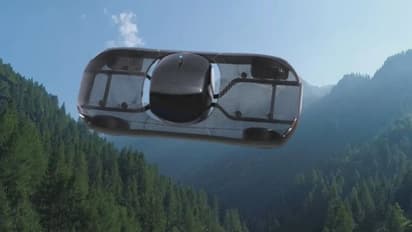 ಇನ್ಮುಂದೆ ಕಾರಲ್ಲೂ ಹಾರಾಡ್ಬೋದು: ವಿಶ್ವದ ಮೊದಲ ಹಾರುವ ಕಾರಿಗೆ ಅಮೆರಿಕ ಸರ್ಕಾರ ಅನುಮತಿ! ಬೆಲೆ ಎಷ್ಟು ನೋಡಿ..