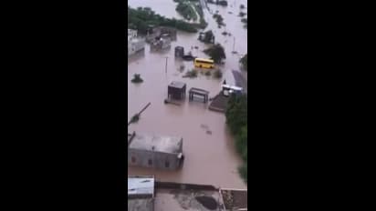 గుజరాత్ లో భారీ వర్షాలు.. వరదల్లో 11 మంది మృతి