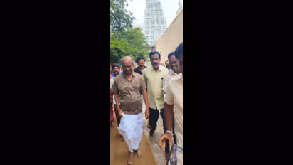 ಅಣ್ಣಾಮಲೈಯಾರ್ ದೇವಸ್ಥಾನಕ್ಕೆ ಭೇಟಿ ನೀಡಿದ ರಜನಿಕಾಂತ್: ಸೂಪರ್ ಸ್ಟಾರ್ ನೋಡಲು ಮುಗಿಬಿದ್ದ ಫ್ಯಾನ್ಸ್ 