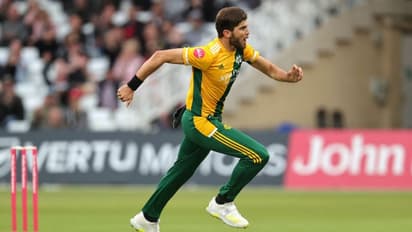 ஃபர்ஸ்ட் ஓவரிலேயே 4 விக்கெட் வீழ்த்தி சாதனை படைத்த ஷாகின் அப்ரிதி!