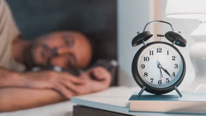  రాత్రిళ్లు అకస్మత్తుగా మెలుకువ వస్తోందా? కారణం ఇదే..!