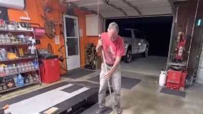 Viral video: അർധരാത്രിയിൽ വീട്ടിൽ കയറിവന്ന അതിഥിയെ കണ്ട് ഞെട്ടി ദമ്പതികൾ!