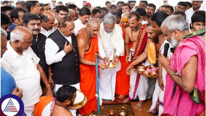 ಮಾಜಿ ಡಿಸಿಎಂ ಕೆ.ಎಸ್. ಈಶ್ವರಪ್ಪ ಅವರನ್ನು ಸನ್ಮಾನಿಸಲು ನಿರಾಕರಿಸಿದ ಸಿಎಂ ಸಿದ್ದರಾಮಯ್ಯ