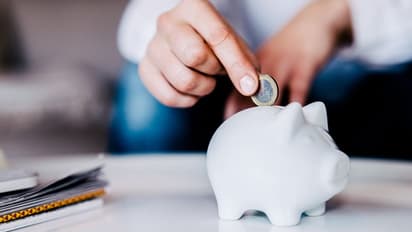 எவ்வளவு டிரை பண்ணாலும் பணத்தை சேமிக்க முடியலயா? அப்ப இந்த டிப்ஸ்-ஐ ஃபாலோ பண்ணுங்க..