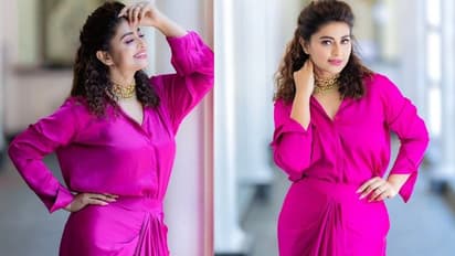 40 ప్లస్ లో కూడా గ్లామర్ పదును తగ్గని హోమ్లీ బ్యూటీ.. కిరాక్ అనిపించేలా స్నేహ సొగసు 