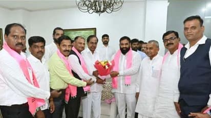 బీఆర్ఎస్ లో చేరిన మాజీ సైనికులు.. స్వాగతం పలికిన కేసీఆర్