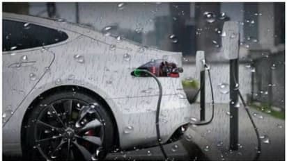 മഴക്കാലത്ത് ഇലക്ട്രിക് വാഹനങ്ങളില് ഈ മുൻകരുതലുകൾ എടുക്കുക, ഇല്ലെങ്കില് കാര്യം കട്ടപ്പുക!