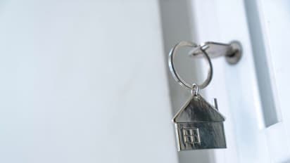 100 பிளாட்களில் திருட்டு விழா நடத்திய சீட்டிங் சாம்பியன்ஸ்... நகைகள், கரன்சி, வாட்ச் கொள்கை!