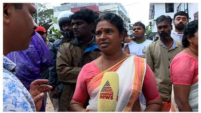 ഞങ്ങൾക്ക് പിന്നാലെ ചുണ്ടൻ വള്ളം കടത്തിവിട്ടത് തെറ്റ്, വള്ളത്തിൽ തൂങ്ങി നിന്നാണ് രക്ഷപ്പെട്ടതെന്ന്  സ്ത്രീകൾ