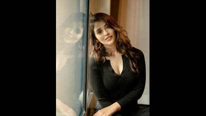 ట్రెండీ వేర్ లో తెలుగు బ్యూటీ మత్తెక్కించే లుక్.. టాప్ అందాలతో మైండ్ బ్లాక్ చేస్తున్న ప్రియాంక జవాల్కర్