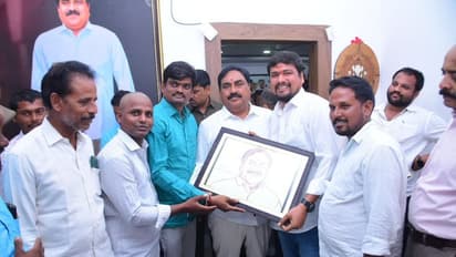 ఎర్రని రక్తంతో ఎర్రబెల్లి అద్భుత చిత్రం...మంత్రిపై యువనేత వీరాభిమానం