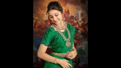 సితార ఘట్టమనేని రాయల్ లుక్.. మెరిసిపోయే ఆభరణాల్లో ప్రిన్సెస్ లా వెలిగిపోతున్న మహేశ్ బాబు కూతురు