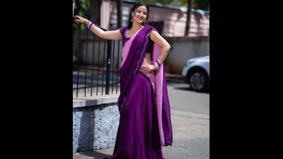 పర్పుల్‌ కలర్‌  శారీలో మెరిసిపోతున్న సిరి హన్మంతు అందాలు.. సన్నని నడుముతో బిగ్‌ బాస్‌ బ్యూటీ అదిరిపోయే పోజులు