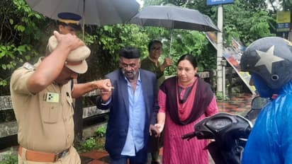 കോഴിക്കോട് കളക്ടർ കല്ലായി തീരത്ത് വണ്ടി നിർത്തി; വഴിമറന്ന തമിഴ്നാട് സ്വദേശി ബന്ധുക്കൾക്കരികിലെത്തി...!