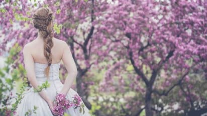 വിവാഹത്തിന് വധു വെള്ള വസ്ത്രം ധരിക്കാൻ പാടില്ലെന്ന് വരന്റെ വിലക്ക്; കാരണം കേട്ട് അമ്പരന്ന് ബന്ധുക്കൾ