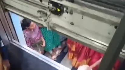 హైదరాబాద్లో థియేటర్ కాంప్లెక్స్ లిఫ్ట్లో చిక్కుకున్న గర్భిణీ సహా 12 మంది..