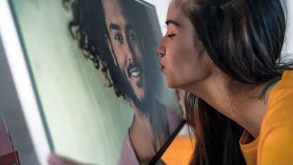 7 successful ways to keep your long-distance relationship ALIVE