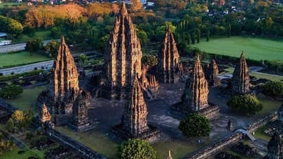 ''ఇండోనేషియా ముస్లింలు ఇప్పటికీ తమ హిందూ-బౌద్ధ గత వైభవ వేడుకలను ఘనంగా జరుపుకుంటారు..''