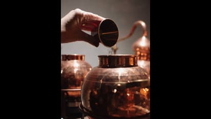 எச்சரிக்கை: மறந்தும் கூட இந்த பானங்களை செப்பு பாத்திரத்தில் குடிக்காதீங்க..!! விளைவுகள் பயங்கரம்..!!