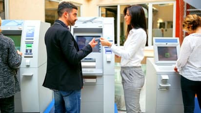 എടിഎം കാർഡ് തട്ടിപ്പ് മുന്നറിയിപ്പ്; പണം നഷ്ടപ്പെടാതിരിക്കാൻ ഈ തട്ടിപ്പുകൾ അറിഞ്ഞിരിക്കുക