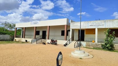 ಶಹಾಪುರ: ಬೆನಕನಹಳ್ಳಿ ಶಾಲೆ ಬಯಲು ಶೌಚ ಮುಕ್ತ ಆಗೋದು ಯಾವಾಗ?