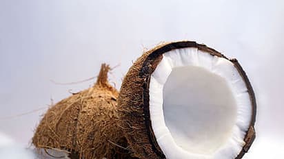 ಕೊಬ್ಬರಿ ಖರೀದಿ ಸ್ಥಗಿತ: ಅಡಕತ್ತರಿಯಲ್ಲಿ ರೈತ