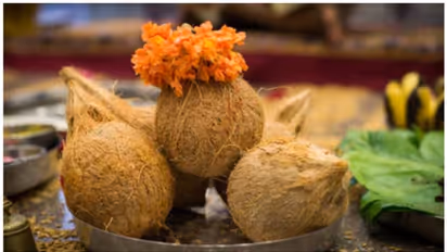 கோவிலில் உடைக்கும் தேங்காய் அழுகினால் அது அபசகுணமா? பூ இருந்தால் என்ன பொருள்? 