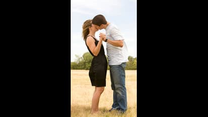 పది నిమిషాలు ముద్దు పెట్టాడు.. అంతే, చెవుడు వచ్చేసింది