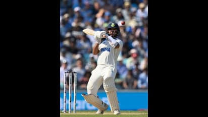 ടെസ്റ്റ് ടീമില്‍ നിന്ന് പുറത്തായി സെഞ്ചുറിയുമായി തിരിച്ചുവന്നു; റെക്കോ‍ര്‍ഡിട്ട് പൂജാര