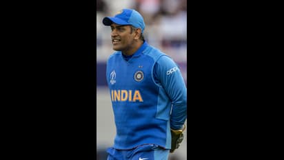 ధోనీ సక్సెస్ అంతా ఆ నలుగురు తెచ్చిందేనా? వాళ్లు లేకపోతే మాహీకి కూడా విరాట్ కోహ్లీ గతే పట్టేదా...