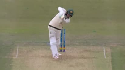 'എന്താപ്പൊ ണ്ടായെ', മാര്ക്ക് വുഡിന്റെ തണ്ടര് ബോള്ട്ടില് ഖവാജയുടെ കുറ്റി പറന്നു-വീഡിയോ