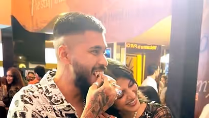 Shruti Haasan rejects eating popcorn with beau Santanu Hazarika; video goes VIRAL - WATCH