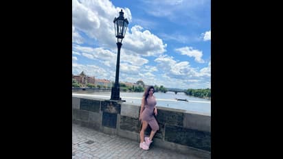 బాబోయ్... టైట్ అవుట్ ఫిట్ లో కేతికా  అందాల జాతర.. డ్రెస్ ఉన్నా లేనట్టే అనిపించేలా ఫోజులు..  