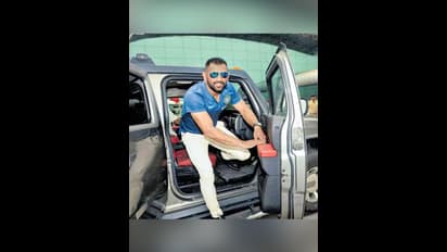 ராஞ்சியில் விண்டேஜ் ரோல்ஸ் ராய்ஸ் காரில் வேகமாக செல்லும் எம்எஸ் தோனி: வைரலாகும் வீடியோ!