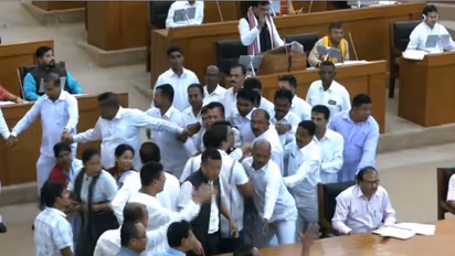 ത്രിപുര നിയമസഭയിൽ കയ്യാങ്കളി: ബജറ്റ് സമ്മേളനത്തിനിടെ പ്രതിപക്ഷവും ഭരണപക്ഷവും ഏറ്റുമുട്ടി