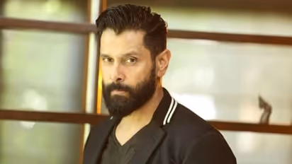 தாடி இல்லனாலும் சூப்பர்.. வைரலாகும் விக்ரமின் லேட்டஸ்ட் கிளிக்ஸ்.. எந்த படத்திற்கு என்று குழம்பும் ரசிகர்கள்!