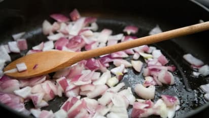 Onion Benefits : தினமும் வெங்காயம் சாப்பிடுங்க புற்றுநோய் வராதாம்...ஆய்வு கூறும் கருத்துகள் இதோ..!!