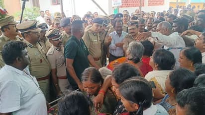 தேனி வந்தடைந்த டிஐஜி விஜயகுமரின் உடலுக்கு அமைச்சர், டிஜிபி உள்பட அதிகாரிகள் கண்ணீர் மல்க அஞ்சலி