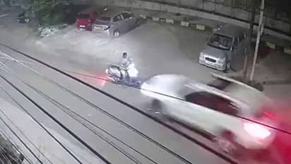 హైదరాబాద్: మద్యం మత్తులో మహిళల రాష్ డ్రైవింగ్... స్కూటీని ఢీకొట్టి ఈడ్చుకెళ్లిన కారు , వీడియో వైరల్