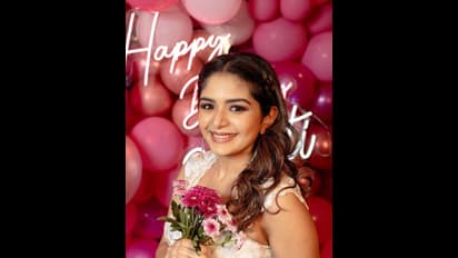 மெழுகு டால்லு நீ... அழகு ஸ்கூல்லு நீ... பிரகாசமான அழகில் பிறந்தநாள் கொண்டாடிய அதிதி ஷங்கர்! போட்டோஸ்..!