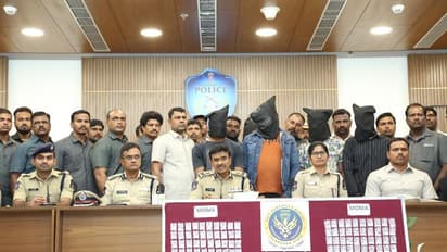 హైదరాబాద్ లో డ్రగ్స్ కలకలం: కోటి రూపాయల కొకైన్ స్వాధీనం, ముగ్గురు విదేశీయులు సహా ఏడుగురు అరెస్టు