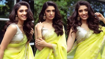 సిల్క్ చీర, జబ్బలు జాకెట్, సాంప్రదాయ కట్టుల్లో సెగలు పుట్టిస్తున్న కృతి శెట్టి... ఆ నవ్వుకే పడిపోతారు!